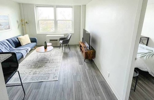 Corryville Apartment | Sleepover: Lively 1BD/1BA + Gym - Downtown Cincinnati