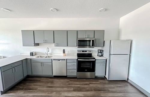West Des Moines Apartment | Sleepover: Lovely 1BD/1BA + High Ceilings - Des Moines