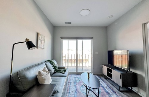 NoDo District Apartment | Sleepover: Neat 1BD/1BA + Gym - Downtown Omaha