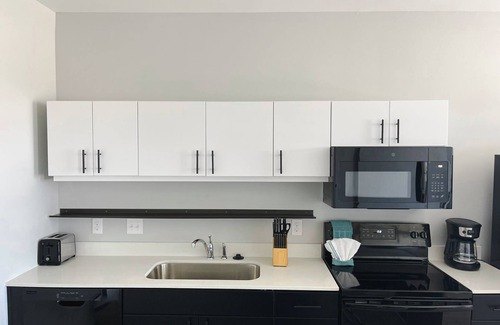 NoDo District Apartment | Sleepover: Outstanding 1BD/1BA + Gym - Downtown Omaha