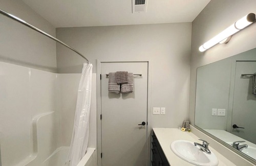 NoDo District Apartment | Sleepover: Relaxing 1BD/1BA + Balcony- Downtown Omaha