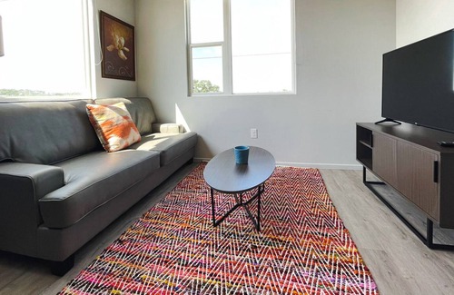 NoDo District Apartment | Sleepover: Relaxing 1BD/1BA + Balcony- Downtown Omaha