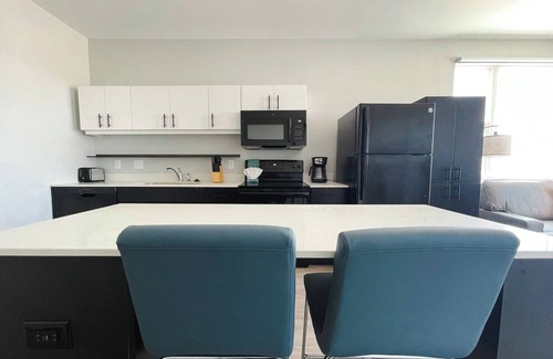 Downtown Omaha Apartment | Sleepover: Relaxing 1BD/1BA + Gym - Downtown Omahan