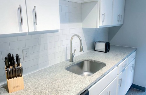 Des Moines Apartment | Sleepover: Serene 1BD/1BA - Downtown Des Moines
