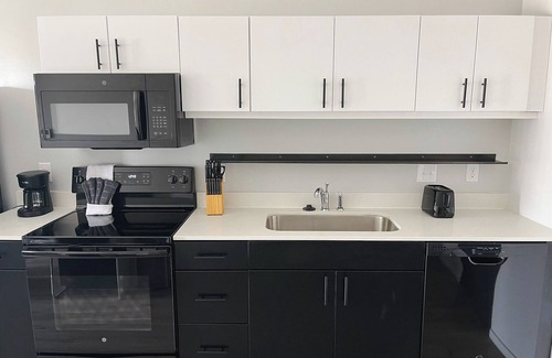 Downtown Omaha Apartment | Sleepover: Spotless 1BD/1BA + Gym - Downtown Omahan