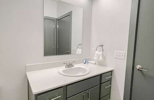 Des Moines Apartment | Sleepover: Superior 1BD/1BA - Des Moines