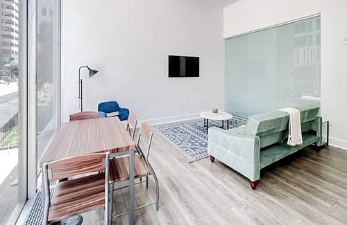 Downtown Kansas City Apartment | Sleepover: Supreme 1BD/1BA + City Views - Downtown KC