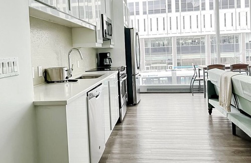 Downtown Kansas City Apartment | Sleepover: Supreme 1BD/1BA + City Views - Downtown KC