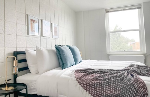 Walnut Hills Apartment | Sleepover: Vivid 1BD/1BA + Gym - Downtown Cincinnati