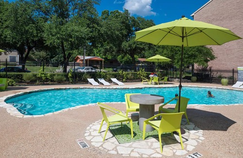 Windsor Park Apartment | Sleepover : Welcoming 1BD/1BA + Gym - Austin TX