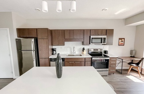 Downtown Des Moines Apartment | Sleepover: Wonderful 1BD/1BA -Downtown Des Moinesn