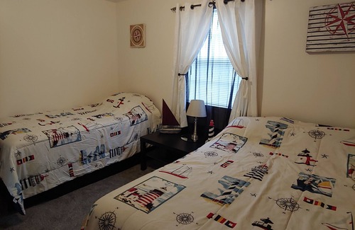 Port Clinton Cabin | Sleeps 1 to 8 Daily or weekly home rental 5 miles from downtown Port Clinton.