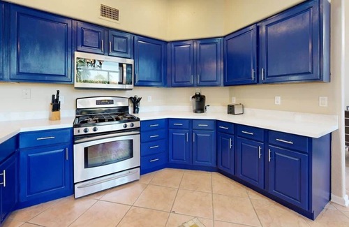 Chandler House | Sleeps 10! Heated Pool~Putt Putt~Dogs Welcome!