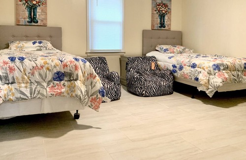 Powder Springs House | Sleeps 10. Newly Listed 4 beds N 2Air Mattress!