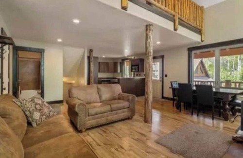 Mammoth Creek Cabin | Sleeps 11 - Spacious cabin getaway 1-mile from Panguitch Lake
