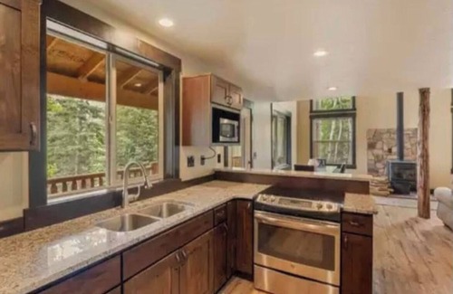 Mammoth Creek Cabin | Sleeps 11 - Spacious cabin getaway 1-mile from Panguitch Lake