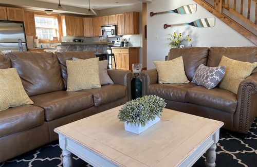 Cassville House | Sleeps 12, Pool, Marina, Quiet Side of Table Rock