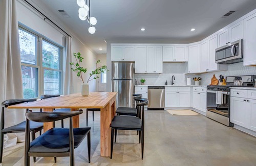 Vollintine-Evergreen House | Sleeps 12 Shuffleboard Fire Pit Near Beale St