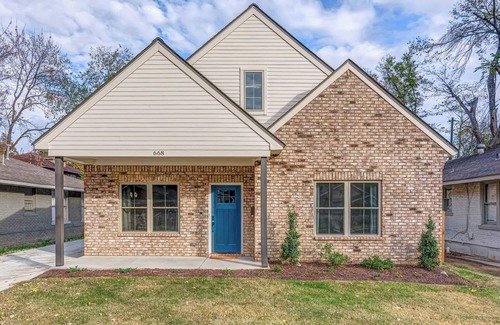 Vollintine-Evergreen House | Sleeps 12 Shuffleboard Fire Pit Near Beale St