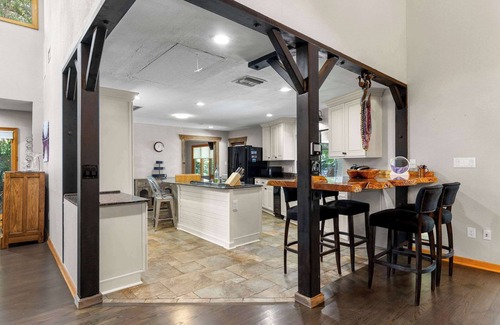 Temple Terrace House | Sleeps 14~Pool~Games~Dog Friendly~Golf Course View