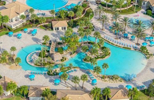 Davenport House | Sleeps 15 + Heated Pool+ Lazy River + Game room