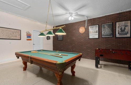 Davenport House | Sleeps 15 + Heated Pool+ Lazy River + Game room