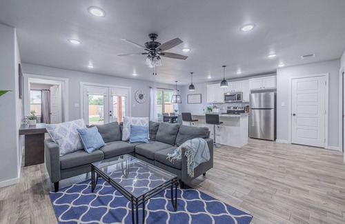 Lubbock House | Sleeps 16! 2 Neighboring Homes w/Hot Tub