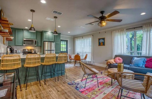 Kyle House | Sleeps 16 | 5 Houses | Pet Friendly | Fire Pit