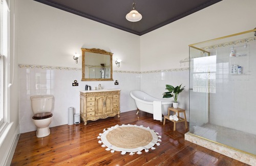Bunyip House | SLEEPS 16.