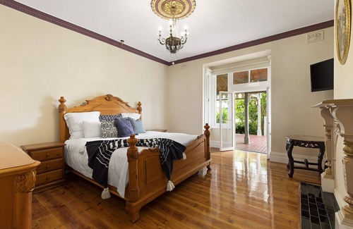 Bunyip House | SLEEPS 16.