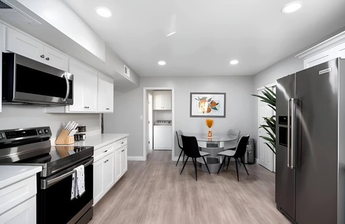 Glendale House | Sleeps 16 | Heated Pool, Putterball & Bocce Fun!
