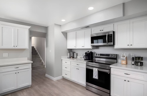 Glendale House | Sleeps 16 | Heated Pool, Putterball & Bocce Fun!