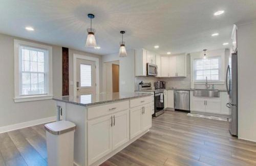 Vermilion House | Sleeps 16 Large Groups 2 Full Homes In Vermilion
