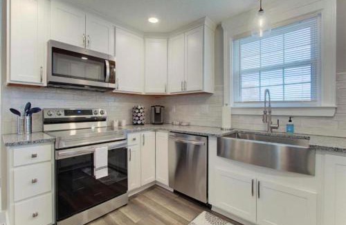 Vermilion House | Sleeps 16 Large Groups 2 Full Homes In Vermilion