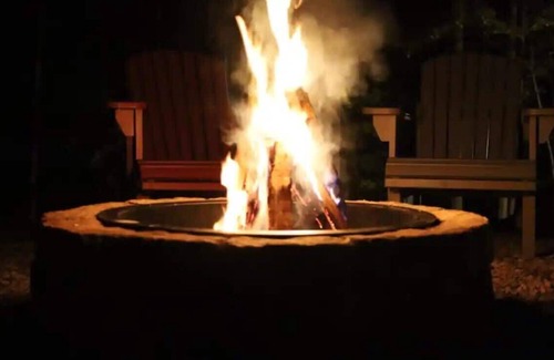 Carbon Hill Cabin | Sleeps 16! Luxury Cabin with Game Room & Hot Tub