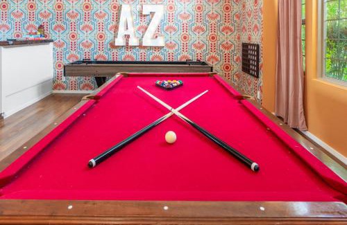 Peoria House | Sleeps 16 Sport Court Heated Pool Putt Putt