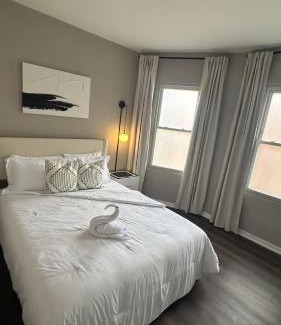 South Austin House | Sleeps 18 6BR Gym, Game Room and Theater
