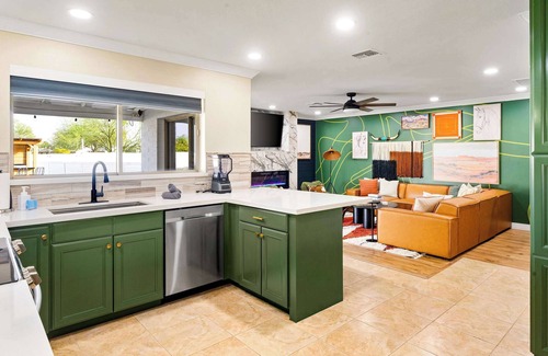 Deer Valley House | Sleeps 18 I Pickleball Court, Hot Tub, Playground