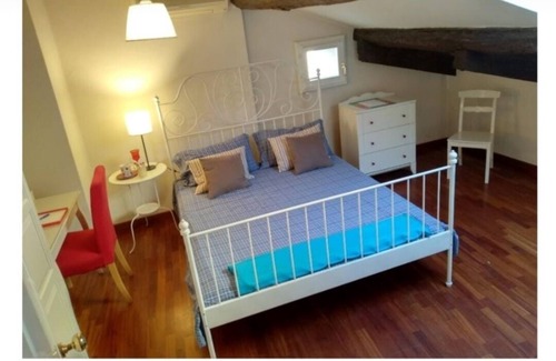 Verona City Centre Apartment | Sleeps 2, fast wifi, aircon, within 5 minutes walk: Juliet House /Arena/market