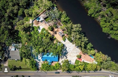 Town 'n' Country House | Sleeps 20+, 2 houses, Swim-Spa, hot tub, bachelor and party place