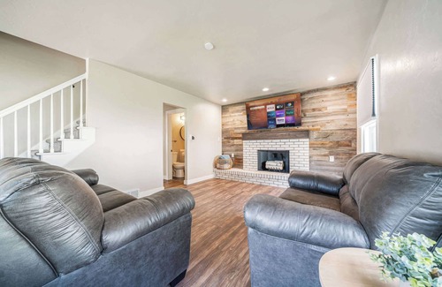 Brillion House | Sleeps 20 * 4,400 Sq Ft * Indoor Heated Pool