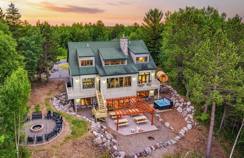 Embarrass Cabin | Sleeps 20-Lake Views-Ski-Golf-Game Room-Arcades-Sauna-Jacuzzi-Playground-Firepit