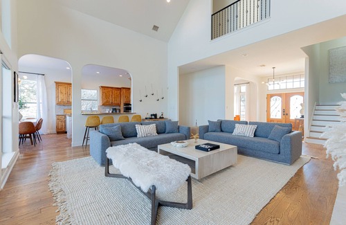 Dripping Springs House | Sleeps 20 - Pool, Fire Pit, + Hill Country Views!