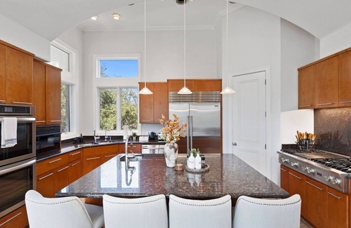 Austin House | Sleeps 22+;15min ATX & Lake Travis ;Theater;Arcade; Sauna