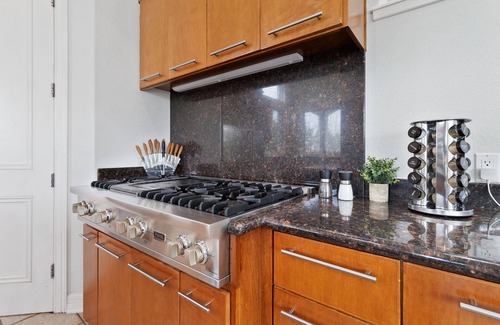 Austin House | Sleeps 22+;15min ATX & Lake Travis ;Theater;Arcade; Sauna