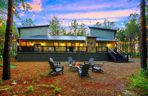 Pickens House | Sleeps 22 9 Hole Mini Golf Amenities Lake!