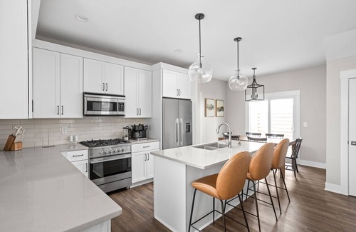 Westfield House | Sleeps 22-Downtown Westfield-Near Grand Park!