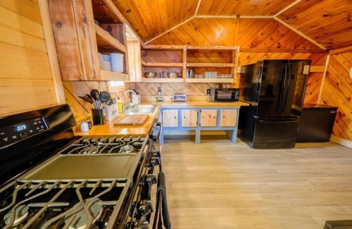 Northeast Somerset Cabin | Sleeps 25! Book all 5 Lawrence's Lakeside Cabins!
