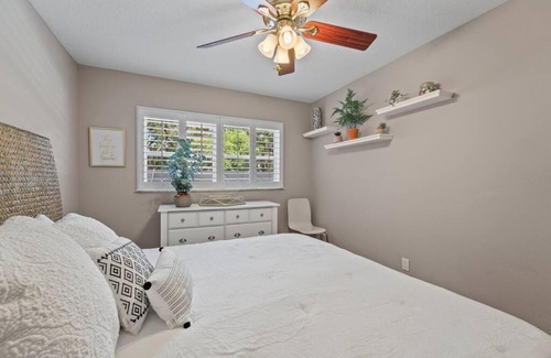 Seminole House | Sleeps 28, Events, Salt Pool/Spa, Outdoor Kitchen