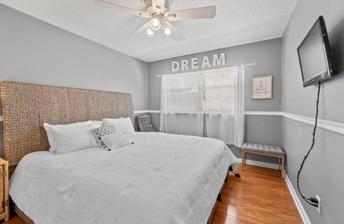 Seminole House | Sleeps 28, Events, Salt Pool/Spa, Outdoor Kitchen